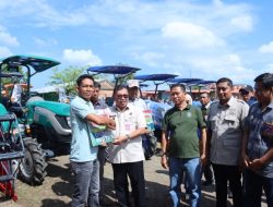 Dukung Pertanian Takalar, Bupati Takalar Serahkan Bantuan Alsintan