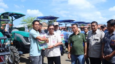 Dukung Pertanian Takalar, Bupati Takalar Serahkan Bantuan Alsintan